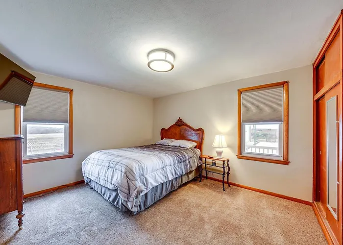 Charming W/ Private Yard! *