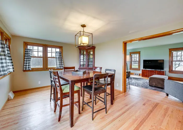Charming W/ Private Yard! Tonica